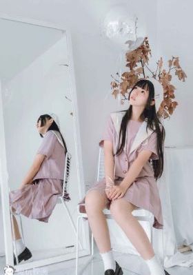 秘书办公室摸她奶呻吟电影